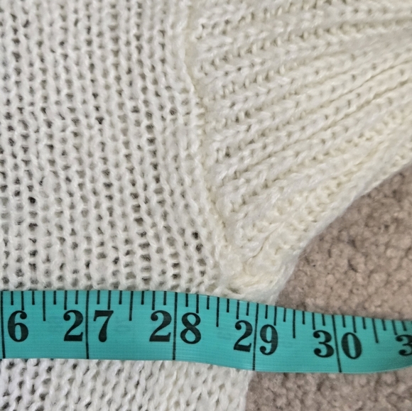 CEZELE "ROCK" Cream Wool Blend Knit Realxed Fit V Neck Sweater. Size Medium - Picture 13 of 14